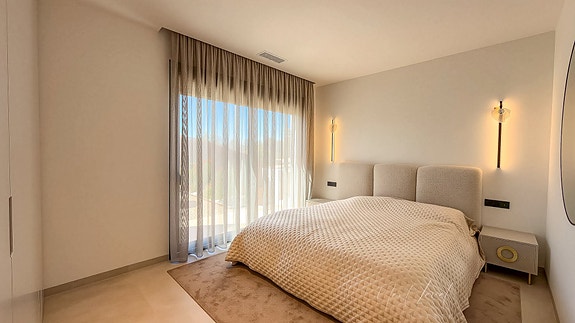 Eksklusiv villa med 3 soverom | Privat basseng og stor kjeller | Las Colinas Golf & Country Club
