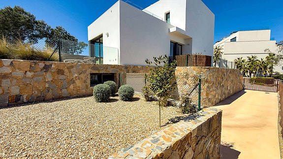 Eksklusiv villa med 3 soverom | Privat basseng og stor kjeller | Las Colinas Golf & Country Club