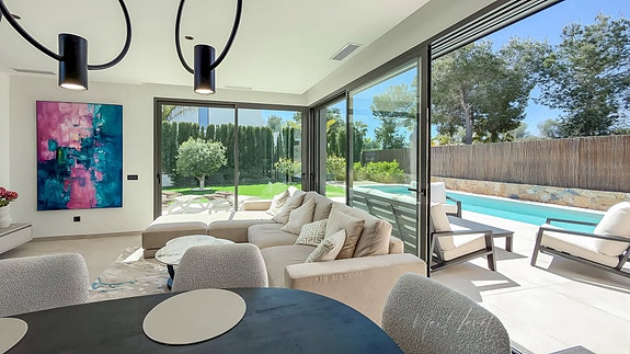 Eksklusiv villa med 3 soverom | Privat basseng og stor kjeller | Las Colinas Golf & Country Club