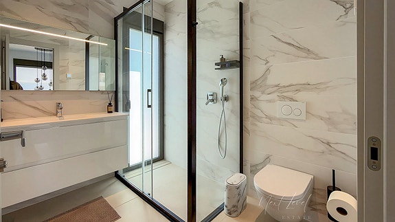 Eksklusiv villa med 3 soverom | Privat basseng og stor kjeller | Las Colinas Golf & Country Club