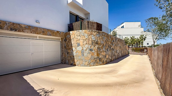 Eksklusiv villa med 3 soverom | Privat basseng og stor kjeller | Las Colinas Golf & Country Club