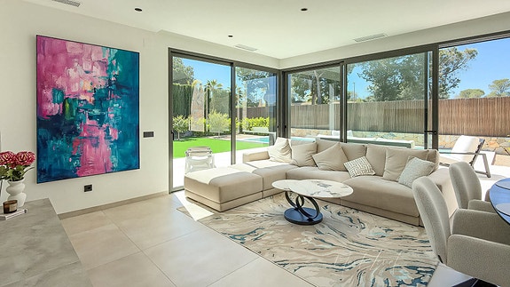 Eksklusiv villa med 3 soverom | Privat basseng og stor kjeller | Las Colinas Golf & Country Club