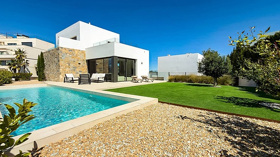 Eksklusiv villa med 3 soverom | Privat basseng og stor kjeller | Las Colinas Golf & Country Club