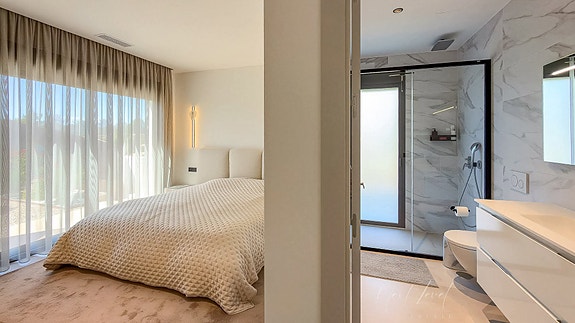 Eksklusiv villa med 3 soverom | Privat basseng og stor kjeller | Las Colinas Golf & Country Club