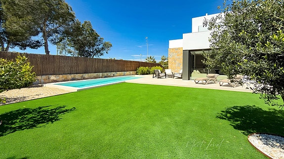 Eksklusiv villa med 3 soverom | Privat basseng og stor kjeller | Las Colinas Golf & Country Club