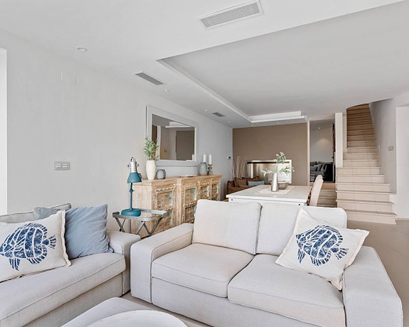 Eksklusiv villa med 4 soverom | Totalrenovert | 12 meter saltvannsbasseng