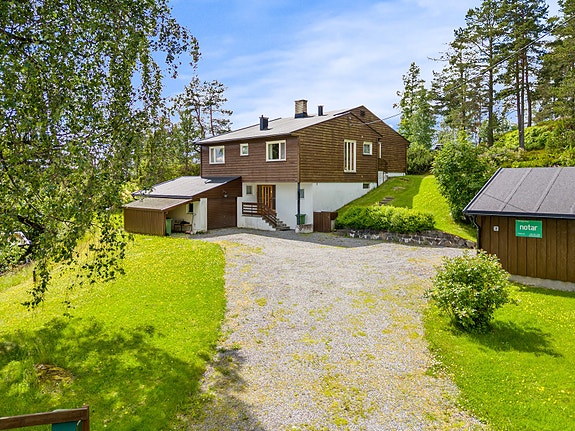 Arkitekttegnet enebolig med attraktiv beliggenhet |Oppussingsbehov-skap ditt eget drømmehjem! |Stor tomt på ca. 1490 kvm, Skedsmokorset
