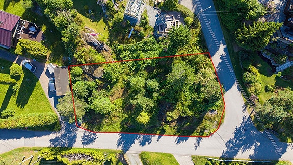 Land, 775 m²