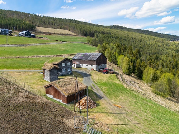 Eiendomsmegler 1 v/Anders Øium ønsker velkommen til Sjolivegen 1225! Foto: Ivar Flagestad
