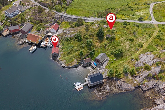Solrik boligtomt med sjøutsikt på over 1 mål | Rammetillatelse til enebolig på 319 BRA på ett plan | Renovert naust