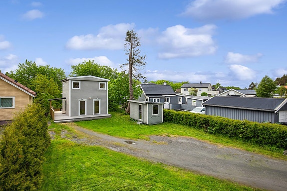 Pen og oppgardert bolig i Byskogen. 3 soverom. Terrasse og hage!