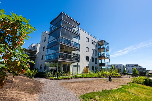 Leiligheten ligger i 4. etasje med langstrakt utsikt og gode solforhold, øverste terrasse