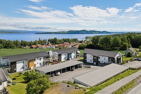 DNB Eiendom v/Mary-Elise Olsen har gleden av å presentere Løkkentunet borettslag!