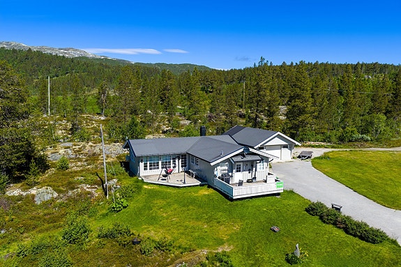 Hovden Sør | Løyning | Innholdsrik fritidsbolig med romslig garasje | Stor tomt | Gode solforhold og fantastisk utsikt, Bykle