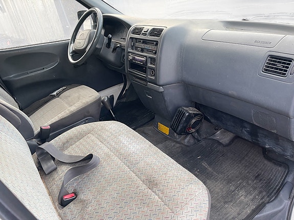 Toyota HiAce 14 of 14