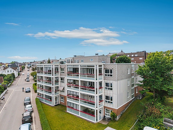 Lys og trivelig andelsleilighet i DES Borettslag med nyere bad - Rusleavstand inn til Horten sentrum- Innglasset balkong, Horten