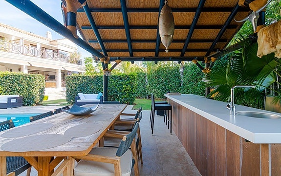 Eksklusiv villa med 5 soverom | Privat basseng | Panoramautsikt