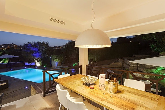 Eksklusiv villa med 5 soverom | Privat basseng | Panoramautsikt