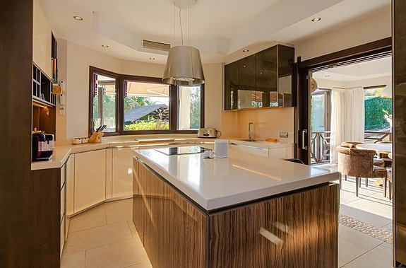 Eksklusiv villa med 5 soverom | Privat basseng | Panoramautsikt