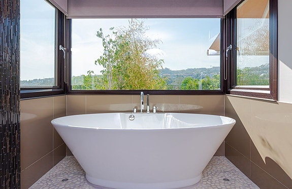 Eksklusiv villa med 5 soverom | Privat basseng | Panoramautsikt