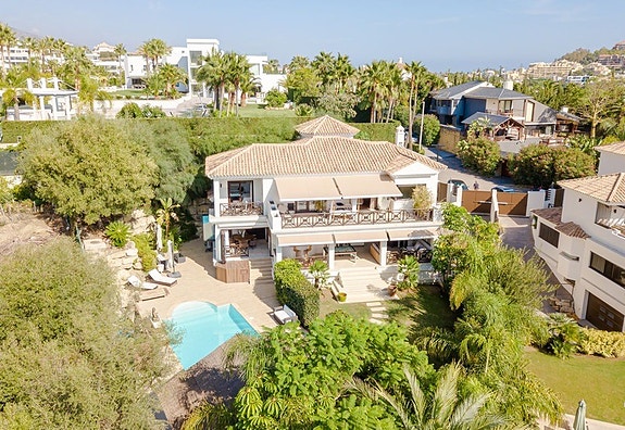 Eksklusiv villa med 5 soverom | Privat basseng | Panoramautsikt