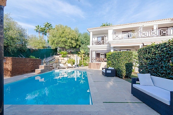 Eksklusiv villa med 5 soverom | Privat basseng | Panoramautsikt