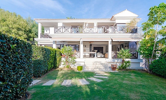 Eksklusiv villa med 5 soverom | Privat basseng | Panoramautsikt