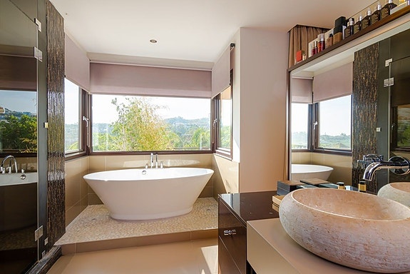 Eksklusiv villa med 5 soverom | Privat basseng | Panoramautsikt