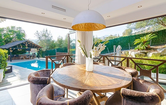 Eksklusiv villa med 5 soverom | Privat basseng | Panoramautsikt