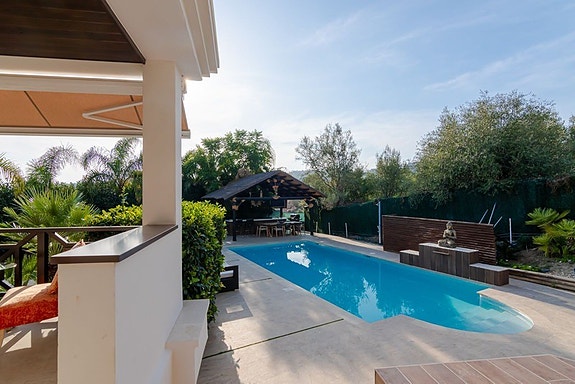 Eksklusiv villa med 5 soverom | Privat basseng | Panoramautsikt