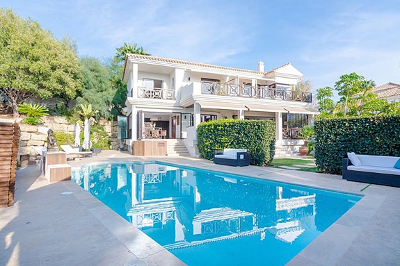 Eksklusiv villa med 5 soverom | Privat basseng | Panoramautsikt