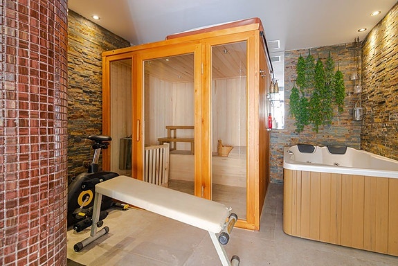 Eksklusiv villa med 5 soverom | Privat basseng | Panoramautsikt