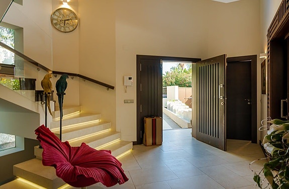 Eksklusiv villa med 5 soverom | Privat basseng | Panoramautsikt