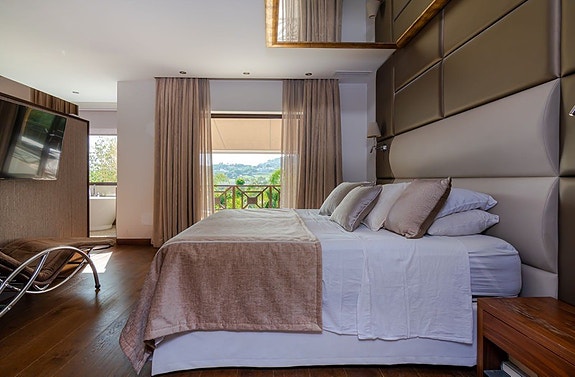 Eksklusiv villa med 5 soverom | Privat basseng | Panoramautsikt