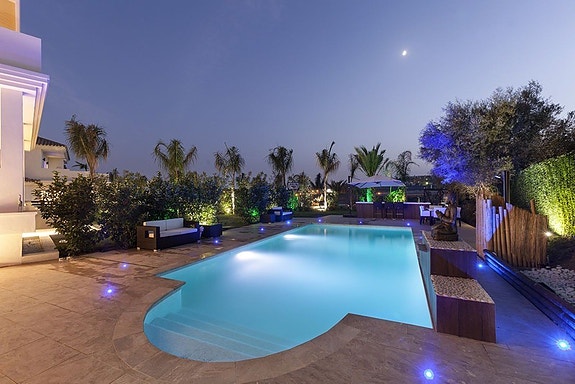 Eksklusiv villa med 5 soverom | Privat basseng | Panoramautsikt