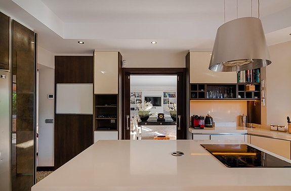 Eksklusiv villa med 5 soverom | Privat basseng | Panoramautsikt