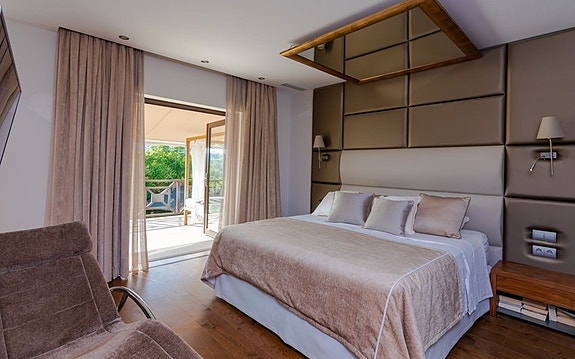 Eksklusiv villa med 5 soverom | Privat basseng | Panoramautsikt