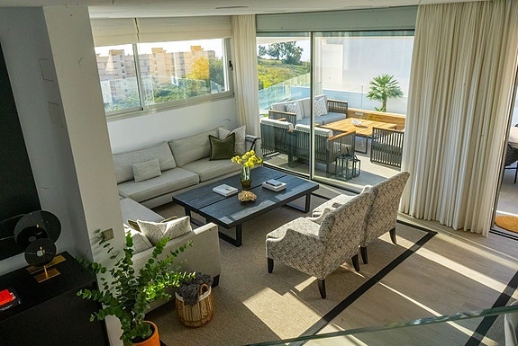 Eksklusiv villa med 5 soverom | Panoramautsikt | Privat basseng | Luksuriøse kvaliteter
