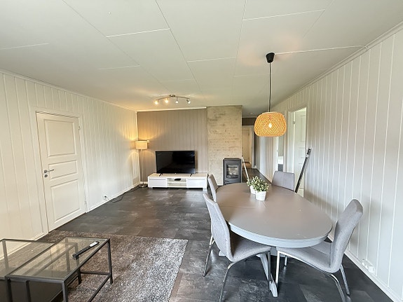 Studentkollektiv i en moderne enebolig. Fiber-internett. Kun 900 meter fra NTNU og fagskole!, Gjøvik
