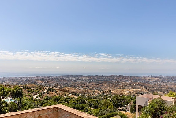 Eksklusiv villa med stor tomt | Panoramautsikt og privat basseng