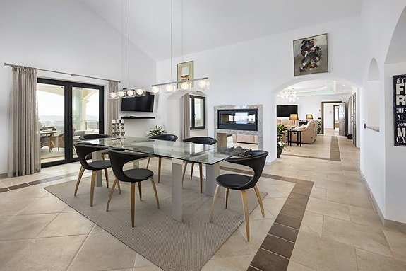 Eksklusiv villa med stor tomt | Panoramautsikt og privat basseng
