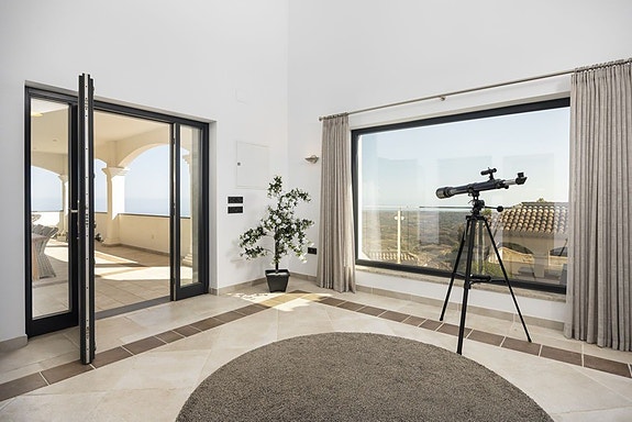 Eksklusiv villa med stor tomt | Panoramautsikt og privat basseng