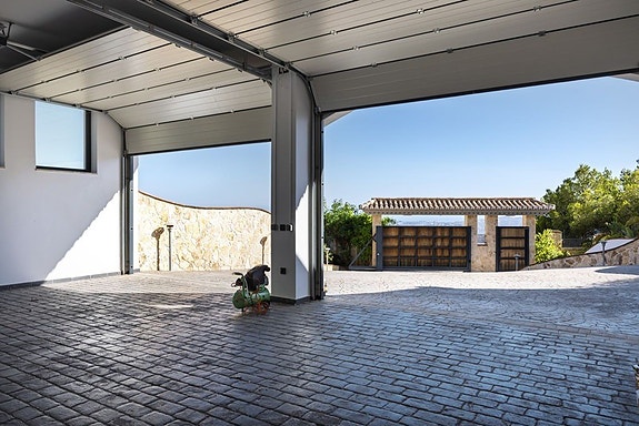 Eksklusiv villa med stor tomt | Panoramautsikt og privat basseng