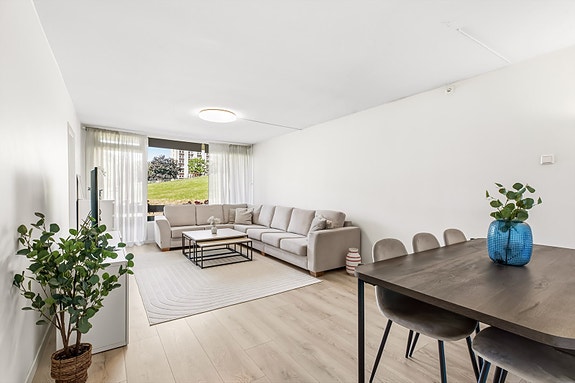 Familievennlig 3-roms selveierleilighet med solrik balkong | Parkeringsplass | Kort vei til T-bane og servicetilbud!, Oslo