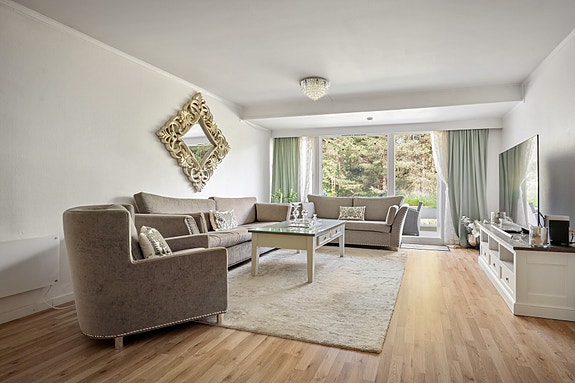 Velkommen til Vevelstadåsen 6 - en svært romslig og gjennomgående endeleilighet med familievennlig planløsning og god plass til både hverdag og selskaper. Foto: Mats Holst