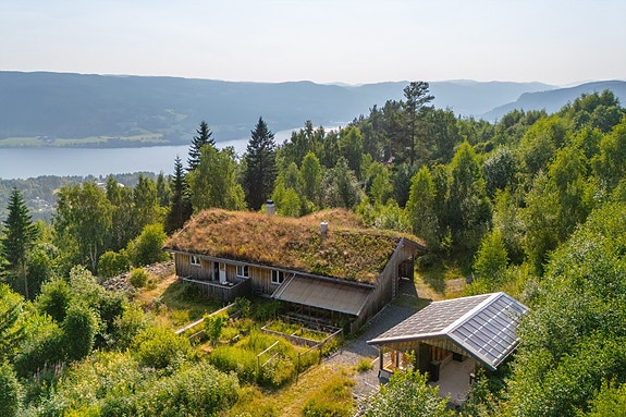 Velkommen til Vestrumsbygda 19A - en unik bolig som må oppleves. Foto: Husfoto/TW