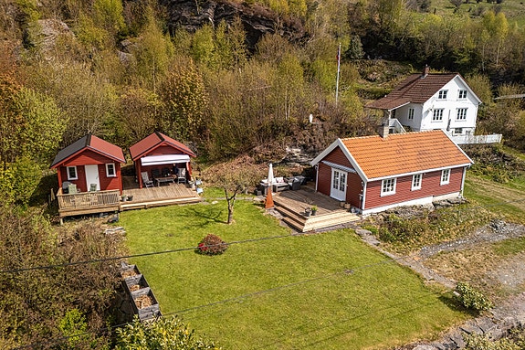 Hele eiendommen sett fra luften