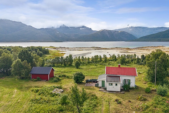 Velkommen til Tjeldøyveien 1728 presentert av eiendomsmegler Eirik Jakobsen! Foto: EFKT