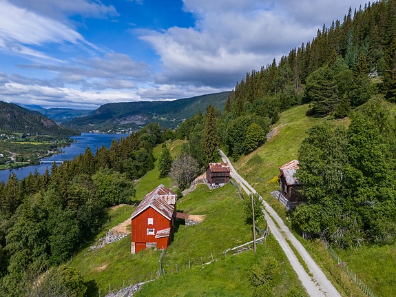 Hus – Hol, Hagafoss, Rue