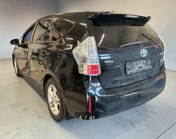 Toyota Prius 3 of 5